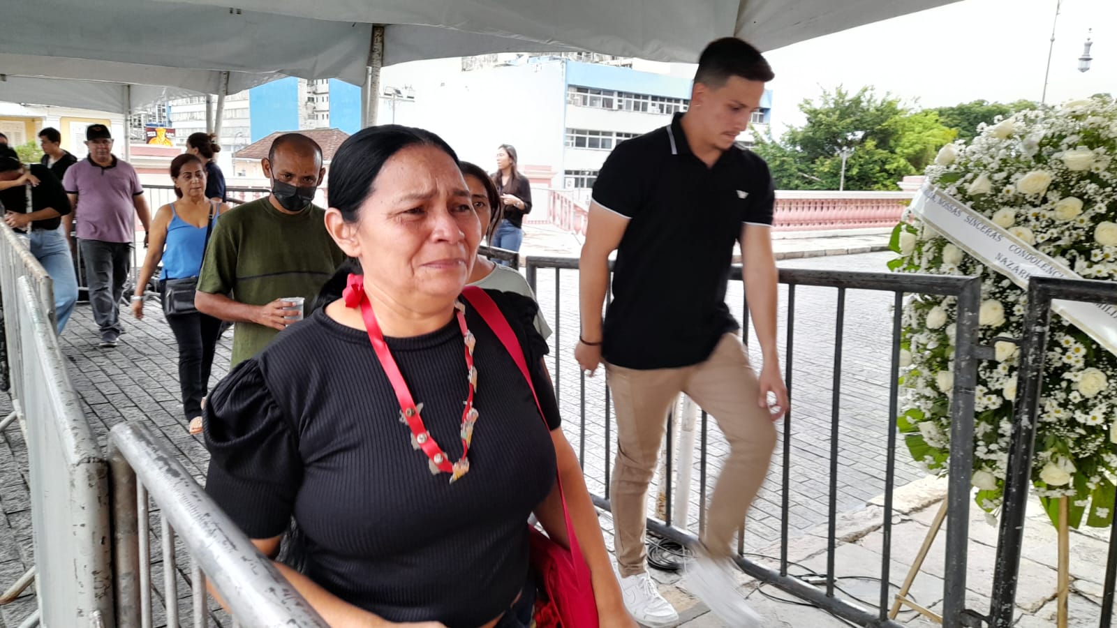 Admiradores, amigos e familiares prestam homenagens ao ex-governador Amazonino Mendes