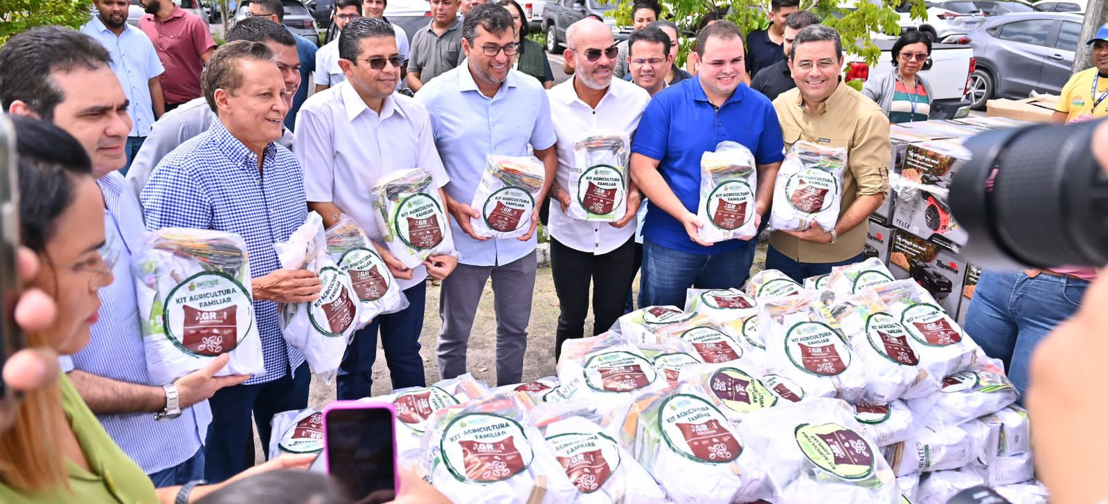 Presidente da Aleam destaca iniciativas em favor do setor primário durante entrega de insumos pelo governo estadual