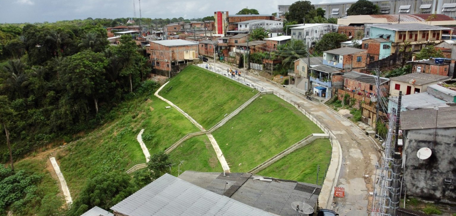 Prefeitura de Manaus entrega dez obras de contenção em grandes erosões
