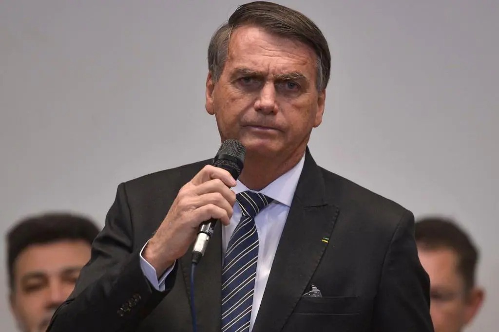 Nos EUA, Bolsonaro defende presos por ataques de 8 de janeiro: ‘Chefes de família’
