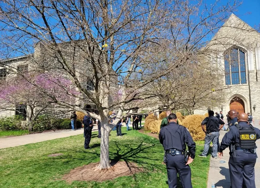 Atiradora deixa ao menos sete mortos em ataque à escola de Nashville nos EUA