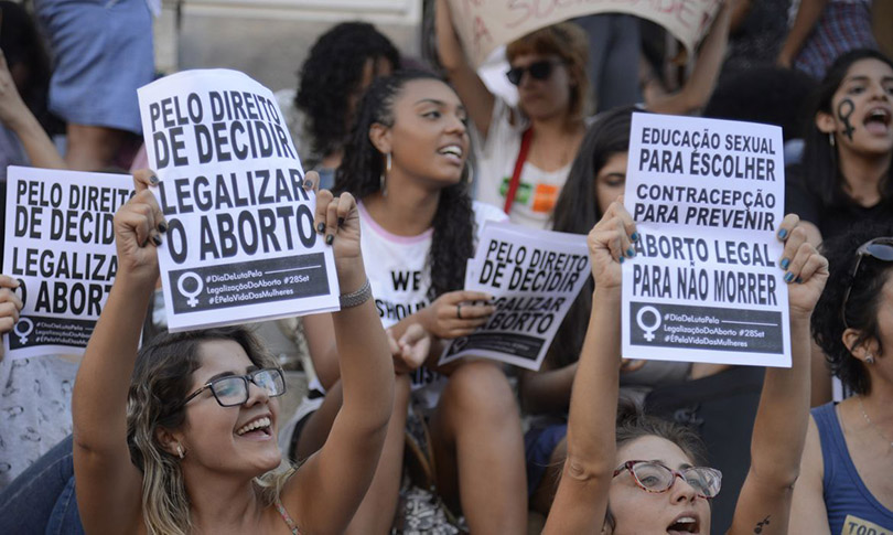 Mais da metade de mulheres que abortou tinham 19 anos de idade em média, mostra estudo