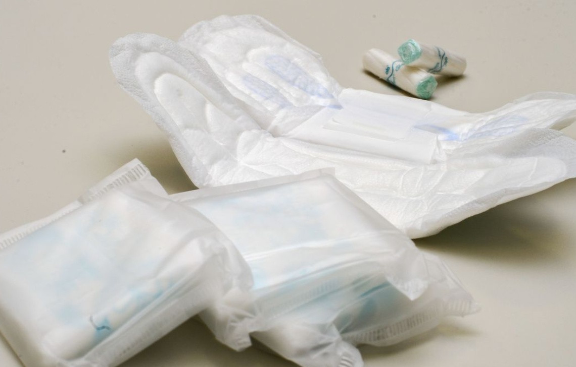 Mulheres abaixo da linha de pobreza terão acesso a absorvente gratuitamente