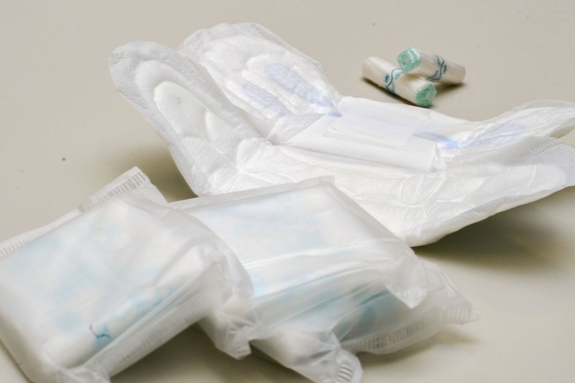 Mulheres abaixo da linha de pobreza terão acesso a absorvente gratuitamente