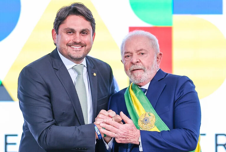 Mesmo ‘irritado’, Lula mantém Juscelino no comando das Comunicações