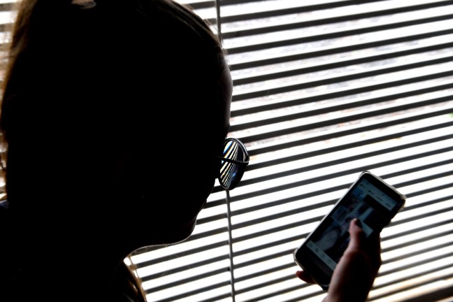 ‘Que seja acolhedor’, diz trans sobre PL que inclui mulheres transexuais e travestis no Disque 180