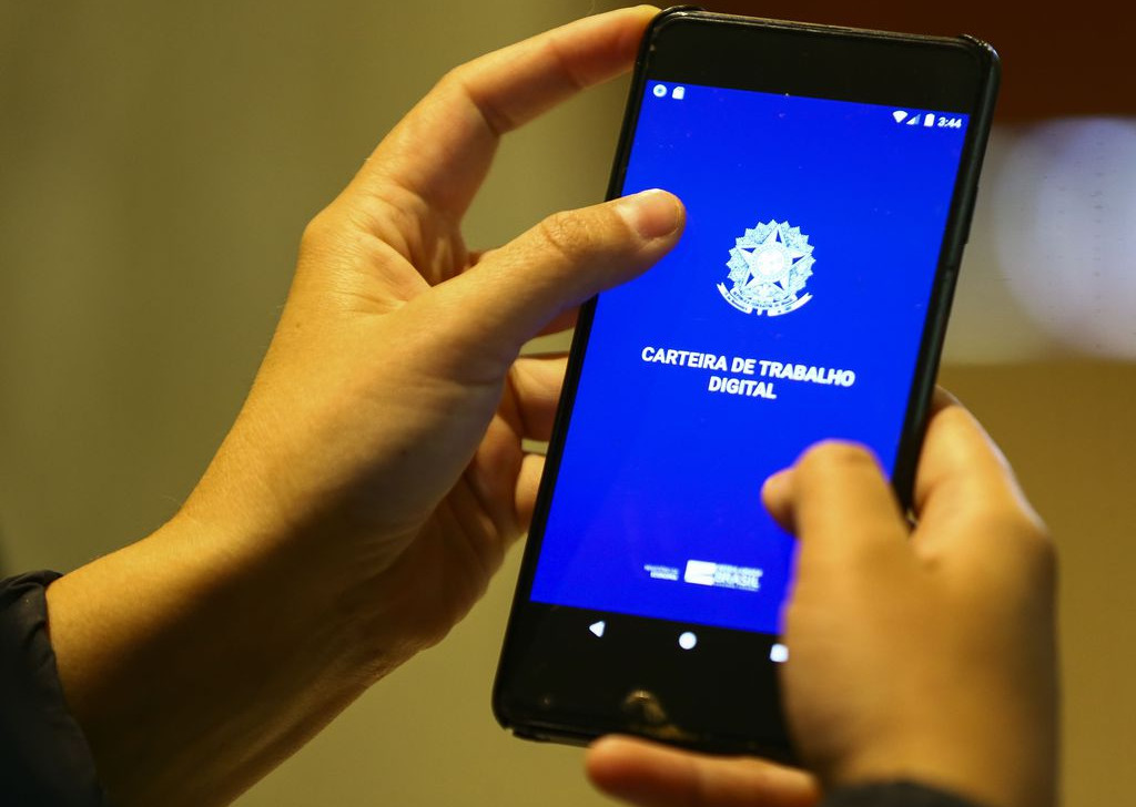 Em janeiro, foram gerados 83,3 mil empregos com carteira assinada