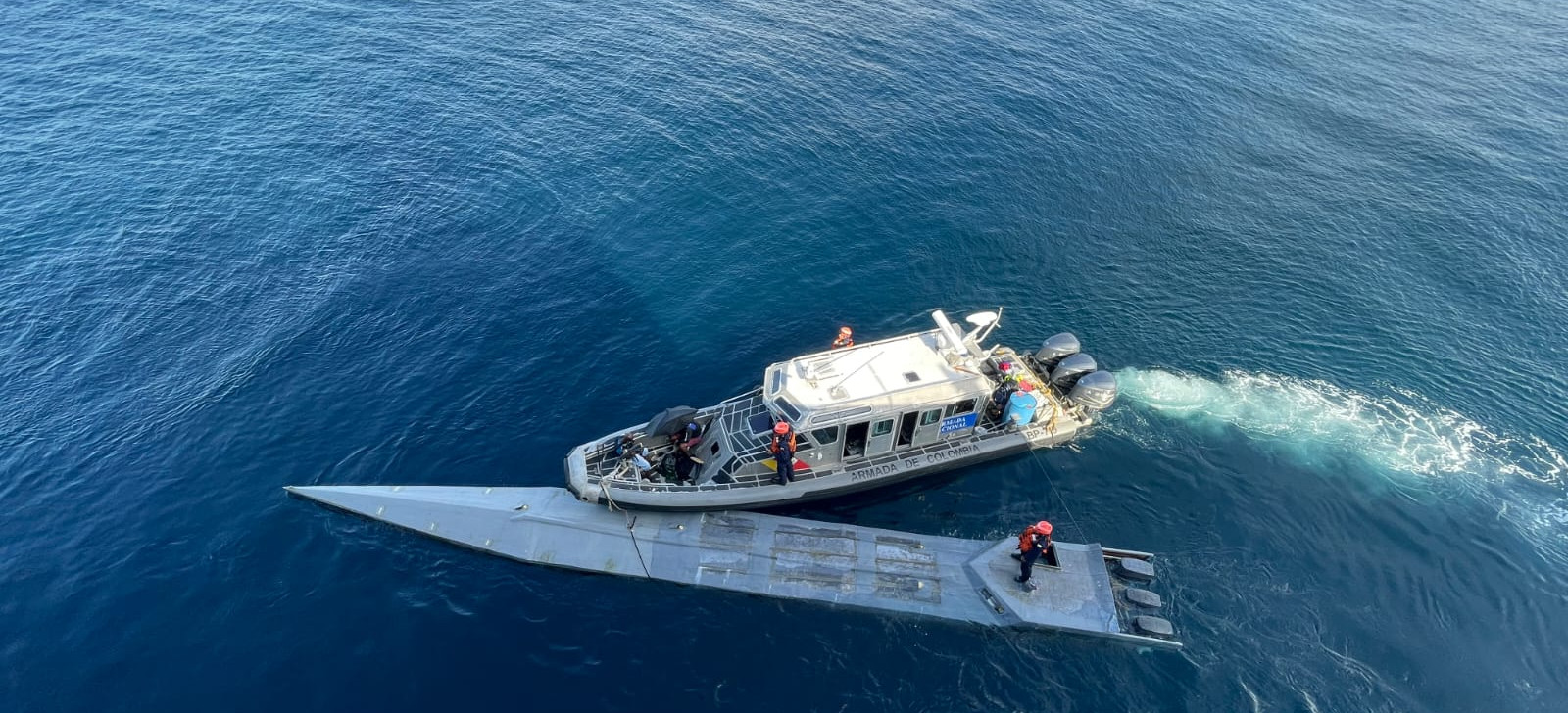 Marinha encontra submarino ‘fantasma’ com 2,6 toneladas de cocaína e dois corpos na Colômbia
