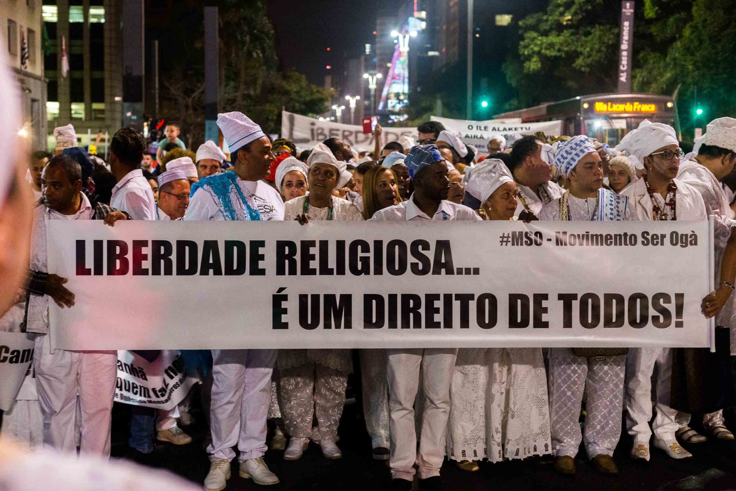 Pesquisadores afirmam que a democracia enfraquece quando o racismo religioso é ‘tolerado’