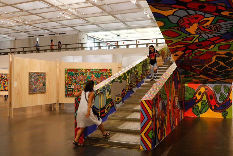 O Museu de Arte de São Paulo (Masp) recebe a exposição Mirações, do Movimento dos Artistas Huni Kuin - MAHKU, na programação anual dedicada às histórias indígenas. Foto: Fernando Frazão/Agência Brasil