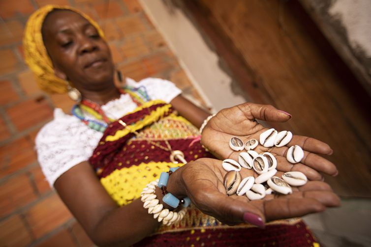 Santo Amaro (BA), 28/02/2023 - Mãe Williana de Odé, posa para foto em seu terreiro Ilê axé Ojú Igbô Odé. (Joédson Alves/ Agência Brasil)