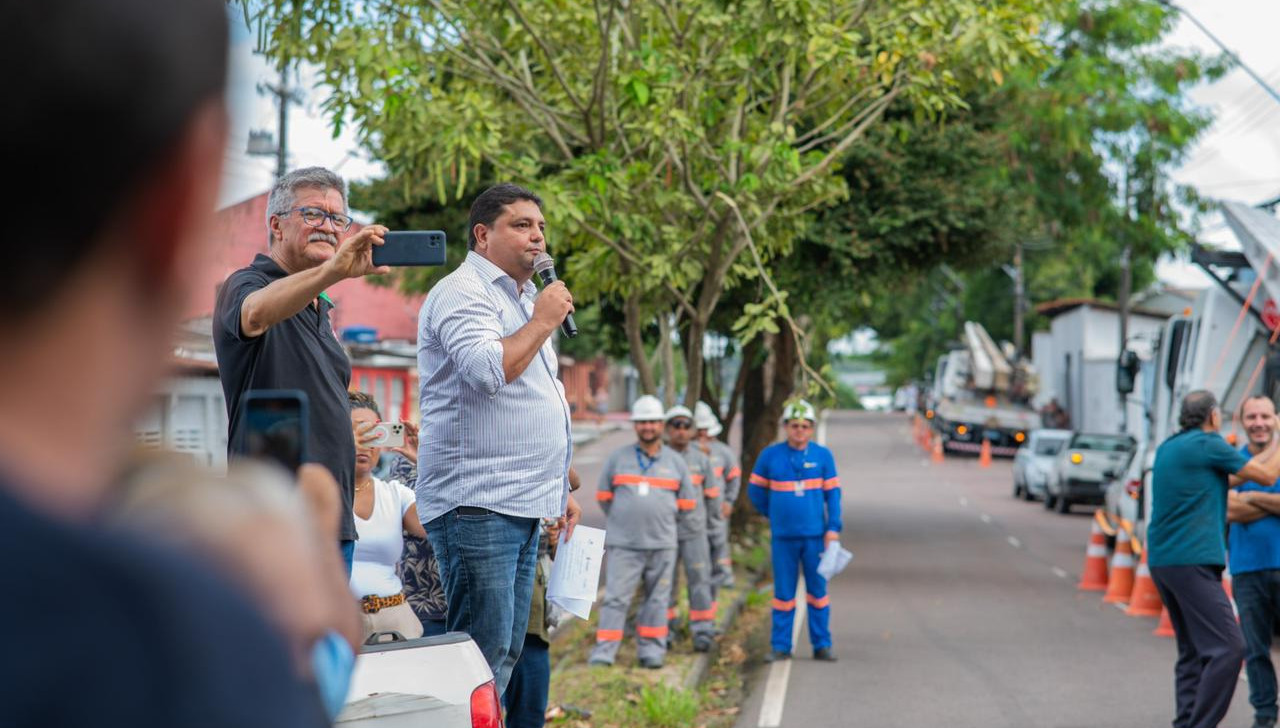 Presidente da Câmara se une a moradores contra medidores aéreos em Manaus