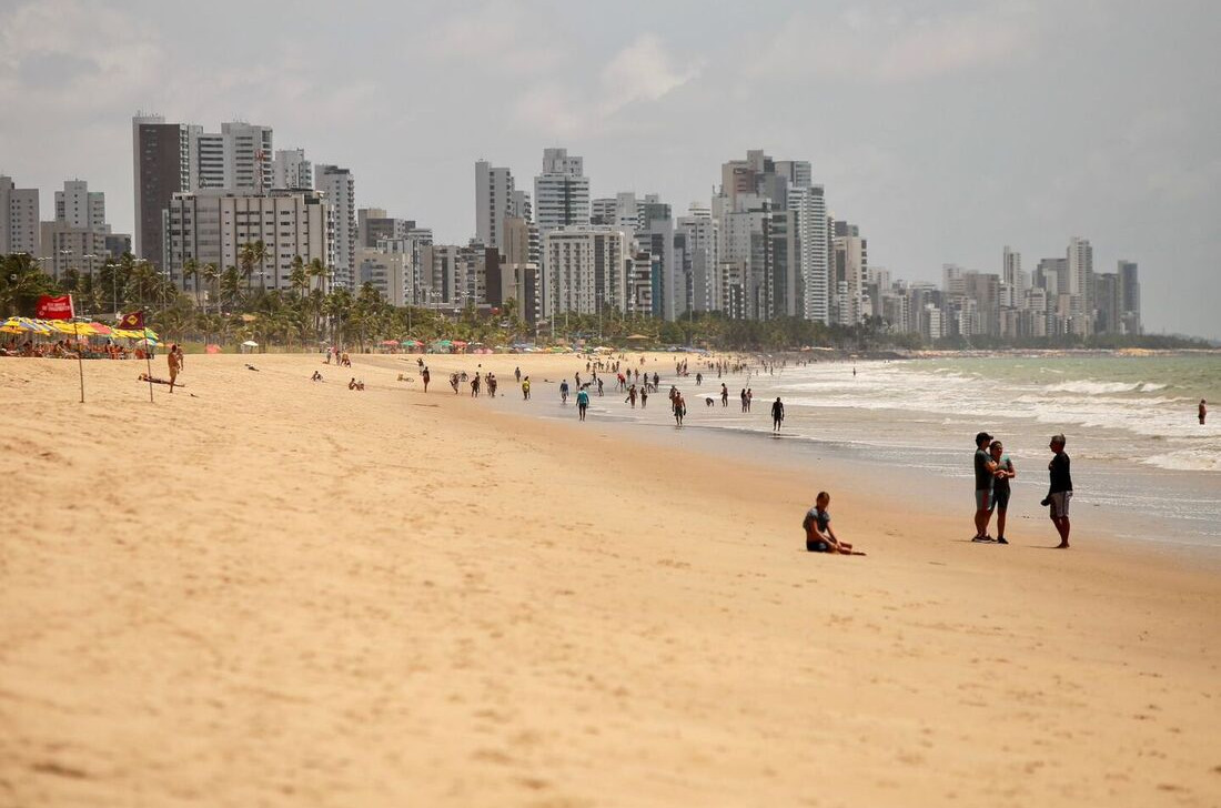 Em menos de 48 horas, duas pessoas são atacadas por tubarões em praia de Recife