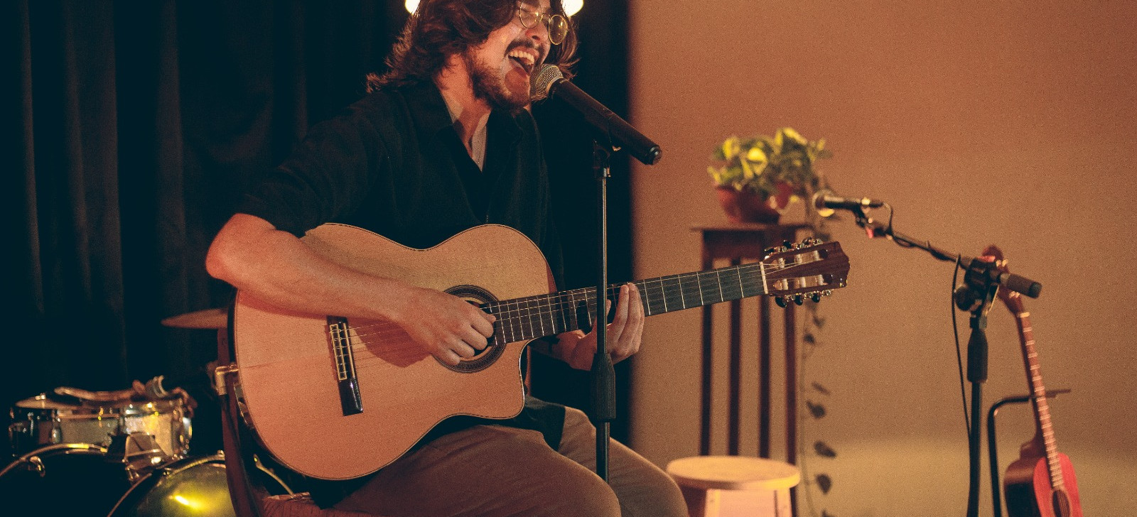 Santaella faz primeiro show autoral neste ano; apresentação será domingo, dia 12, no Casarão de Ideias