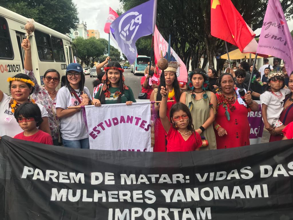 Diversidade de cores, rostos e territórios em manifestação pelo Dia da Mulher em Manaus