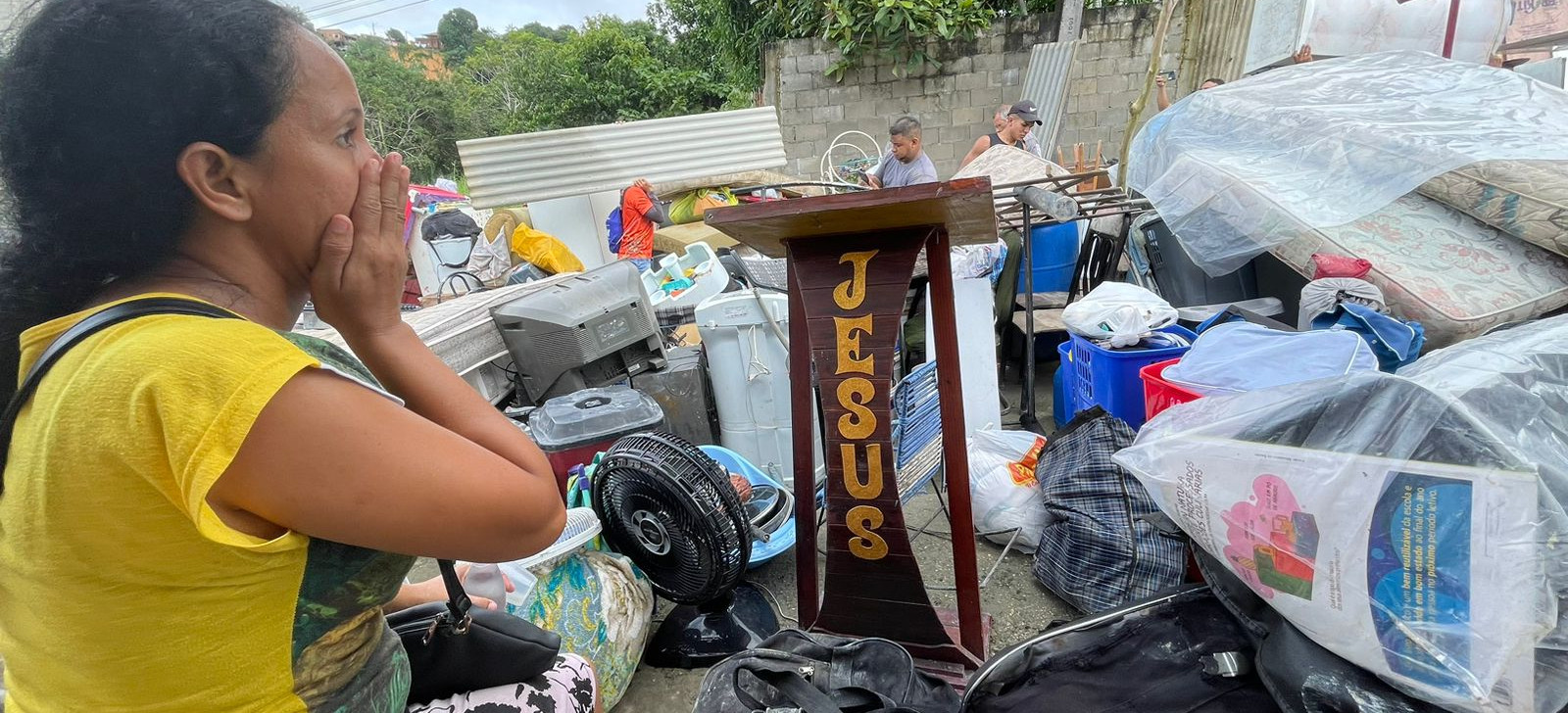 ‘Ou a gente corria, ou gritava para salvar os vizinhos’, diz sobrevivente de tragédia em Manaus