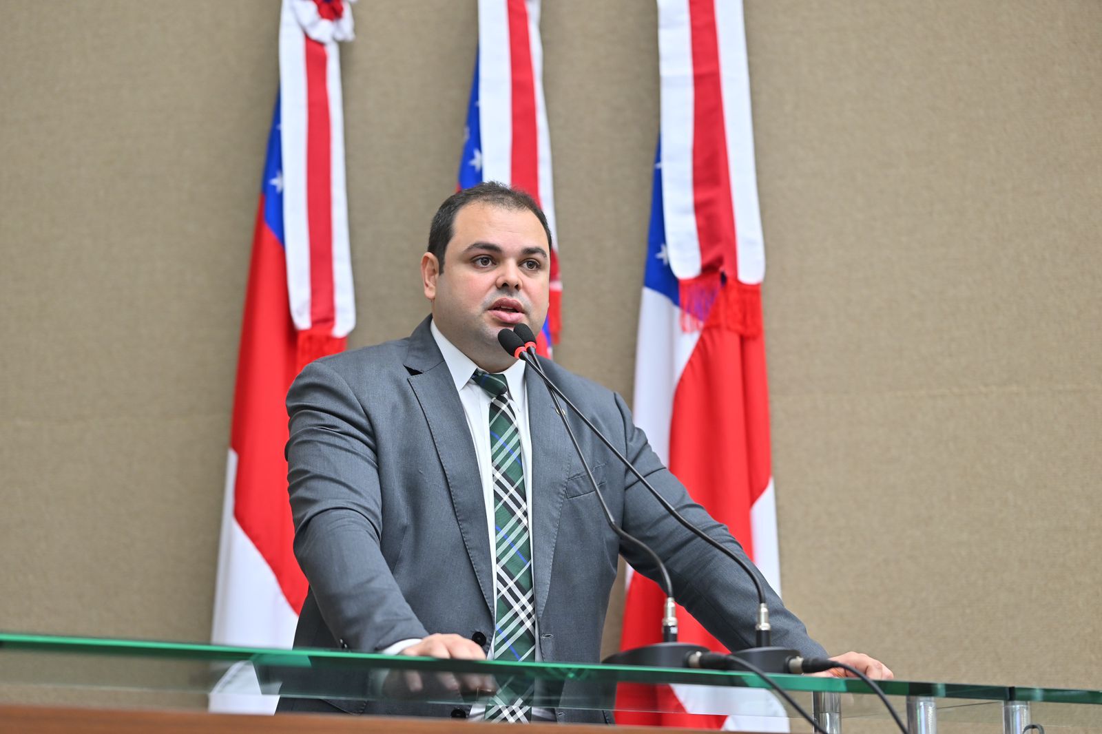 Presidente da Aleam propõe PL para auxiliar egressos de instituições de acolhimento