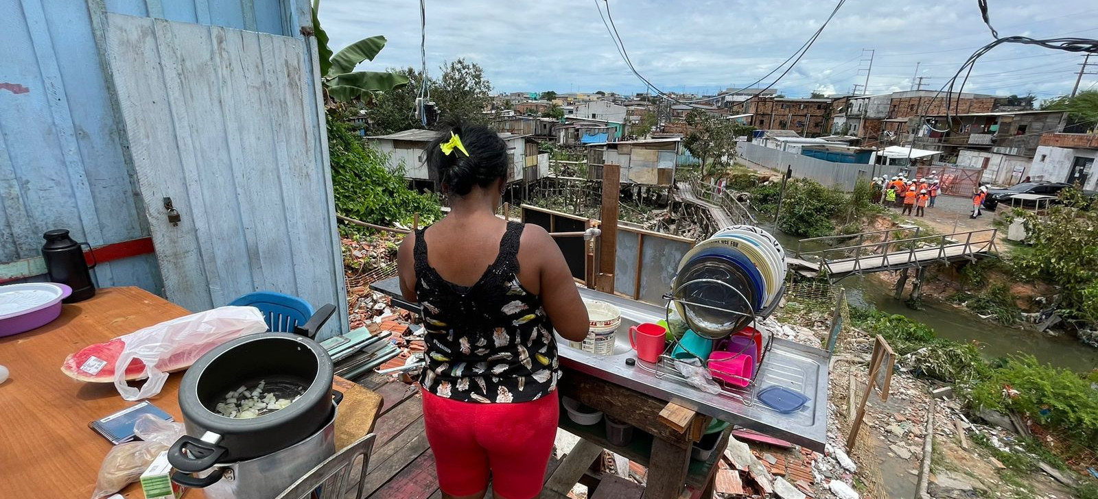 ‘David Almeida just came to give close,’ says resident of risk area on mayor of Manaus