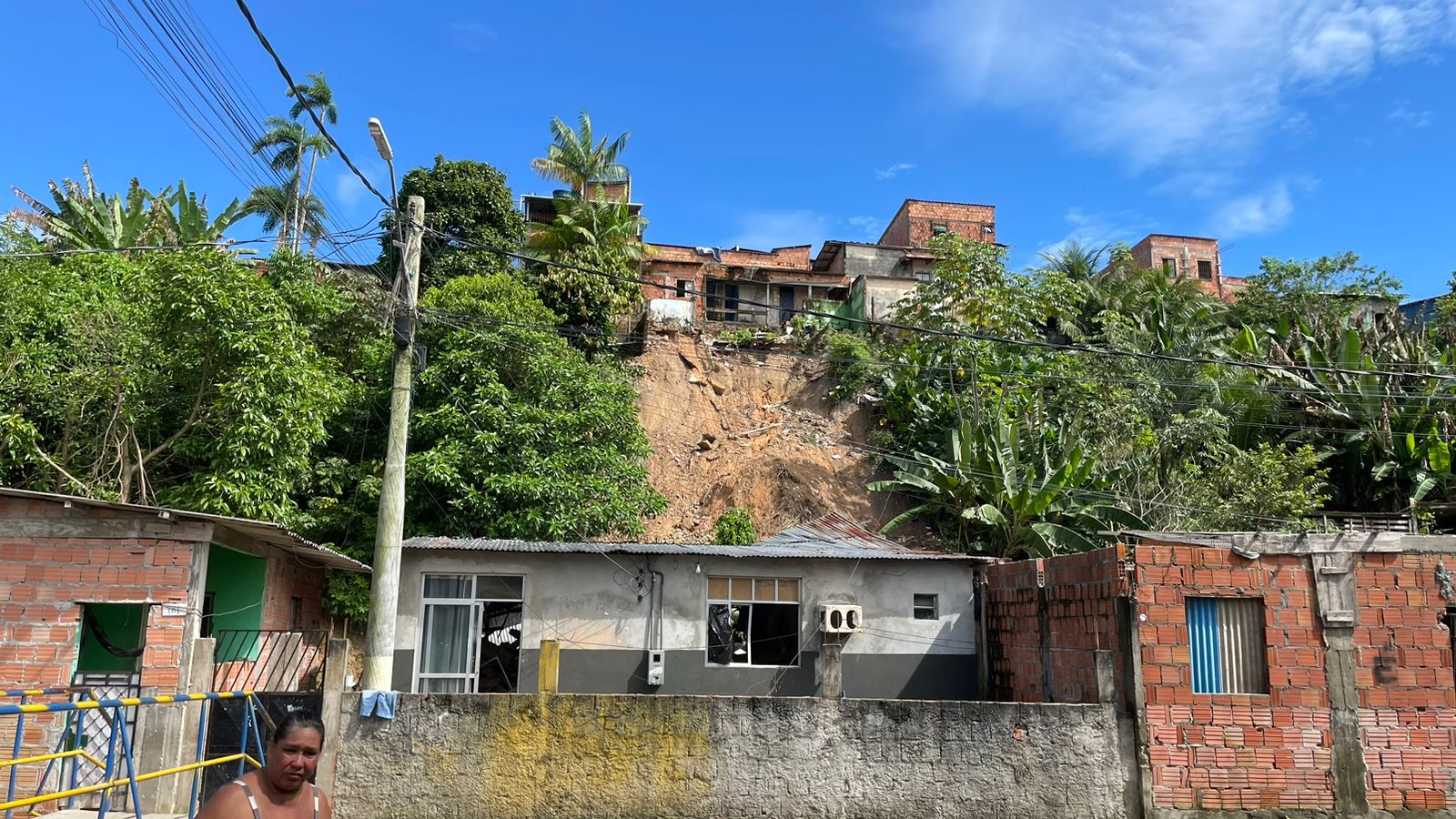 Moradores de áreas de risco temem novas chuvas em Manaus