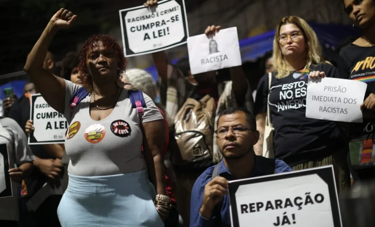 Coletivos negros fazem ato contra ex-atleta que agrediu entregadores