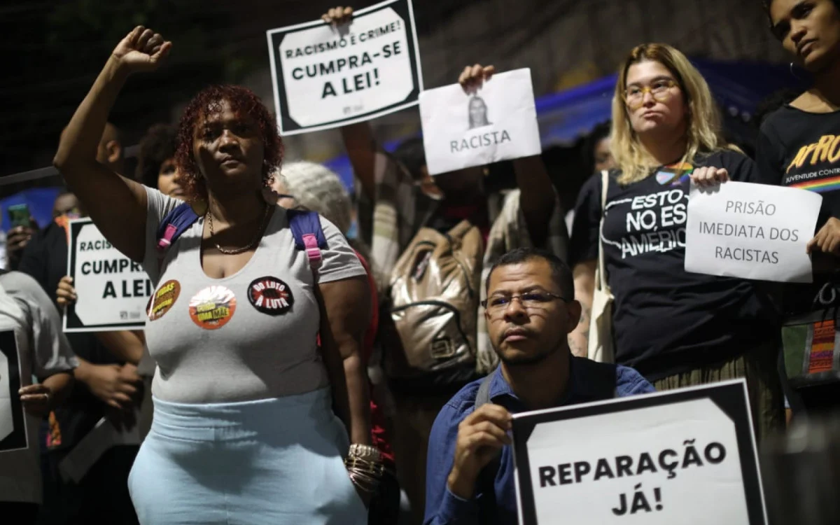 Coletivos negros fazem ato contra ex-atleta que agrediu entregadores