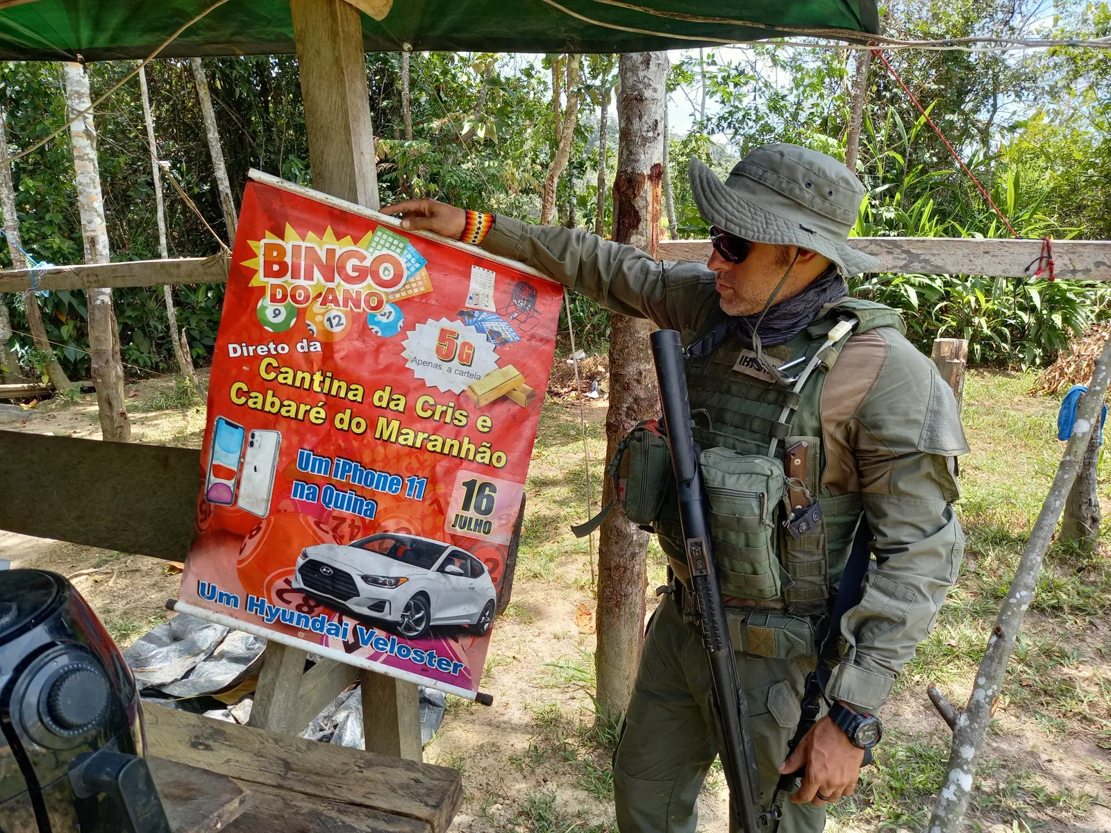 Operação destrói cidade do garimpo ilegal com avião e restaurante com Wi-Fi