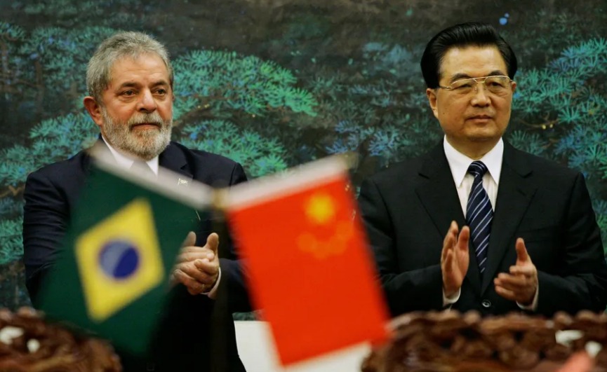 Presidente Lula busca equilibrar interesses brasileiros em visita à China