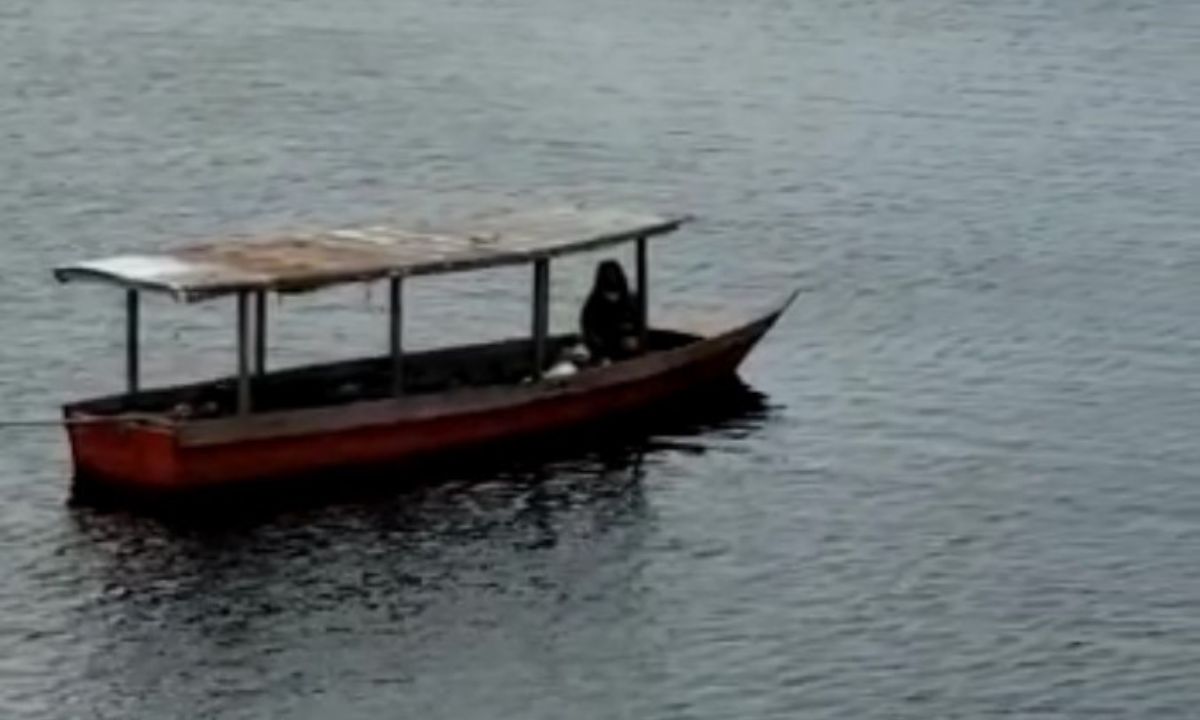 Desaparecidos no AM, idosa é encontrada à deriva em barco ao lado do corpo de esposo