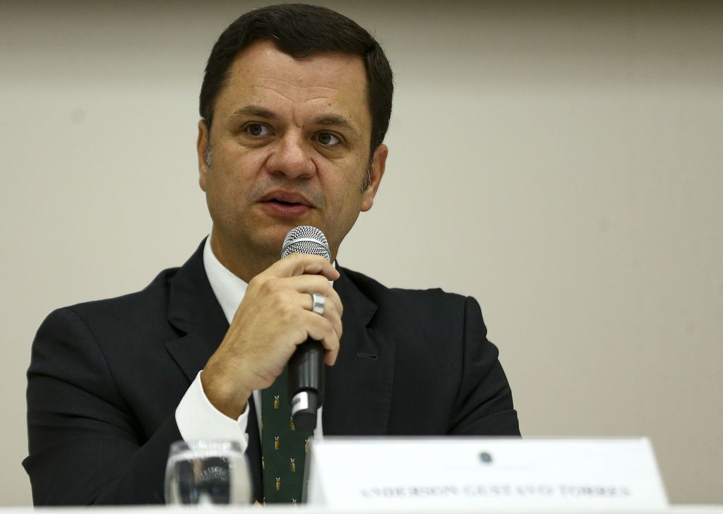 Ex-ministro da Justiça tentou impedir eleitores de votarem, afirma colunista