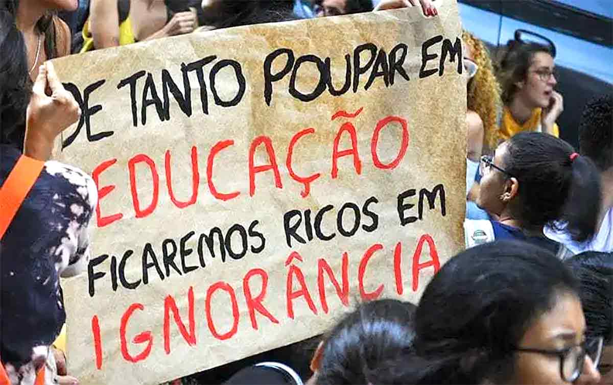 Precarização do trabalho: mercado chinês está mais hostil a quem não tem formação acadêmica