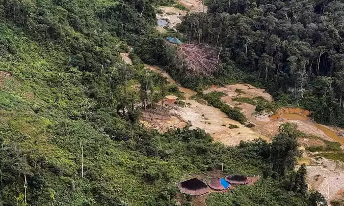 Aeronave é destruída após operação em Terra Indígena Yanomami