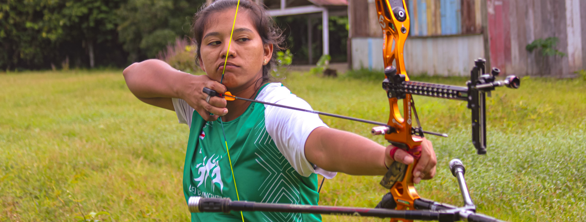 Originária do povo Karapanã, a pioneira arqueira indígena Graziela Santos quer chegar às Olimpíadas e inspirar outros jovens indígenas (Reprodução/FAS)