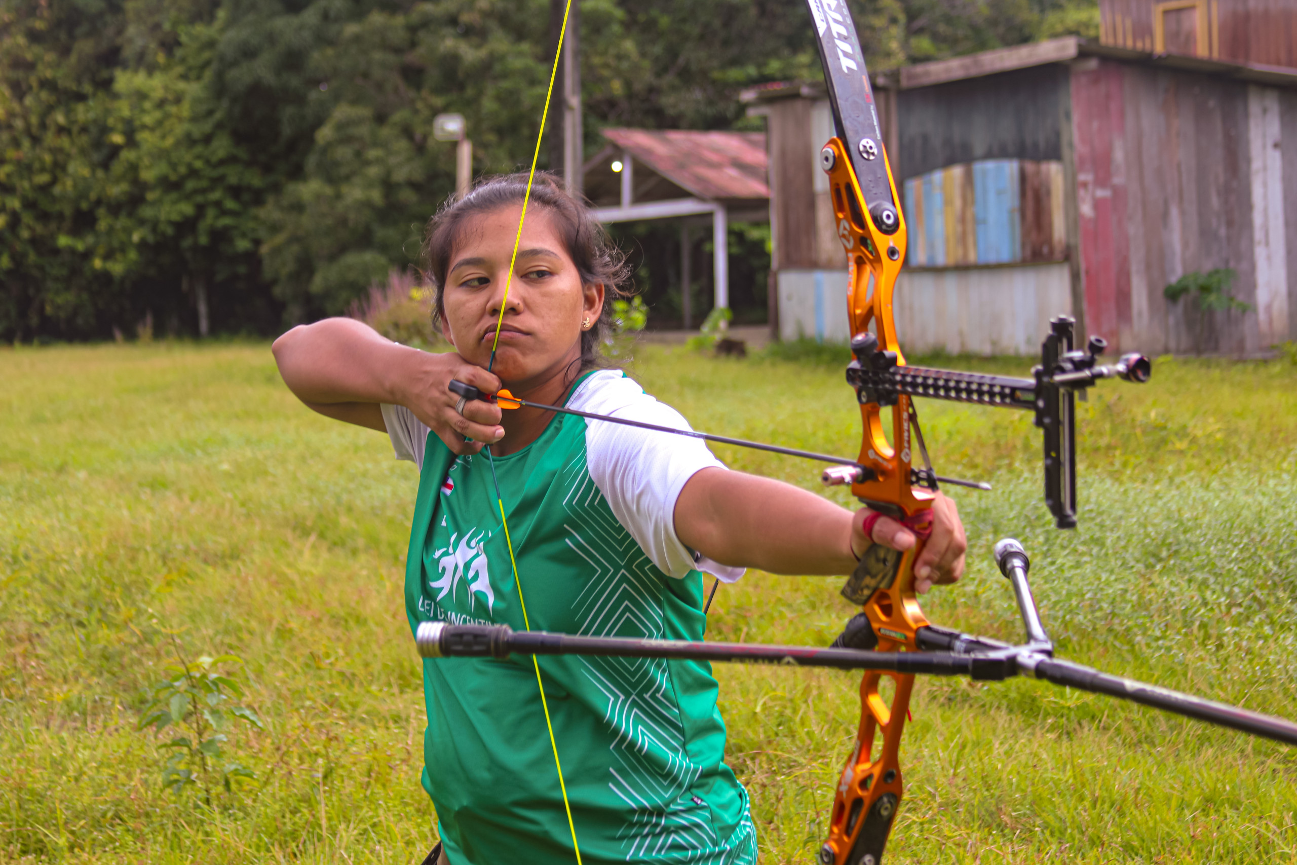 Conheça a primeira arqueira indígena do AM que representa o Brasil em competições mundiais
