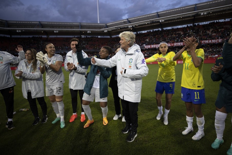 Pia exaltou a capacidade das jogadoras em manterem a posse, por um período considerável, diante de adversárias tão imponentes (Thais Magalhães/CBF)