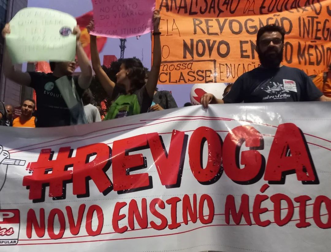 Novo Ensino Médio tem cronograma de implementação suspenso pelo governo federal