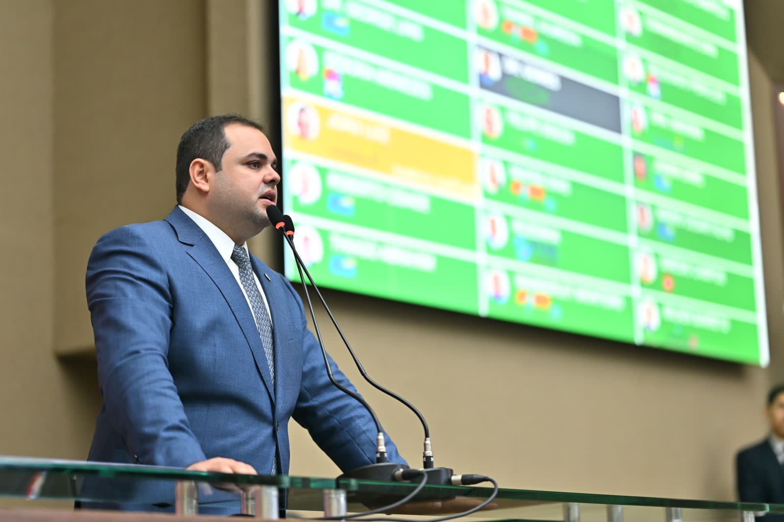 Deputado Roberto Cidade propõe legislação conjunta para diminuir violência nas escolas