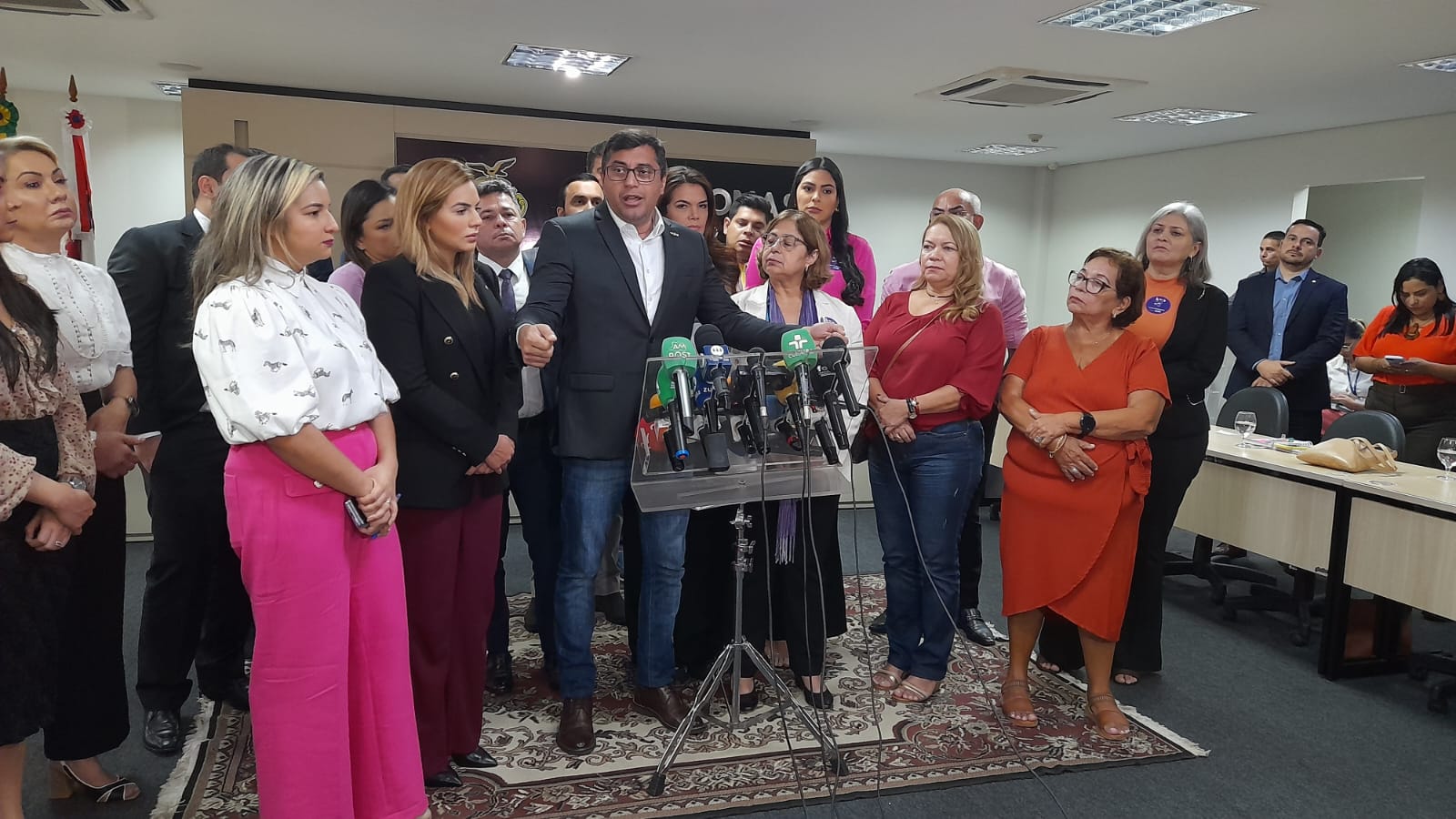 Ministra da Mulher e governador do AM anunciam construção da Casa da Mulher