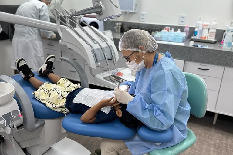 ‘Dente de leite’: projeto do TCE-AM atende crianças e adolescentes em vulnerabilidade