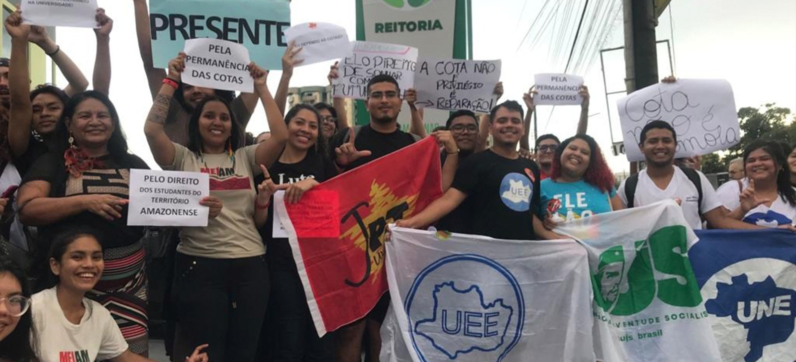 Estudantes da UEA realizam protesto em favor das cotas da instituição
