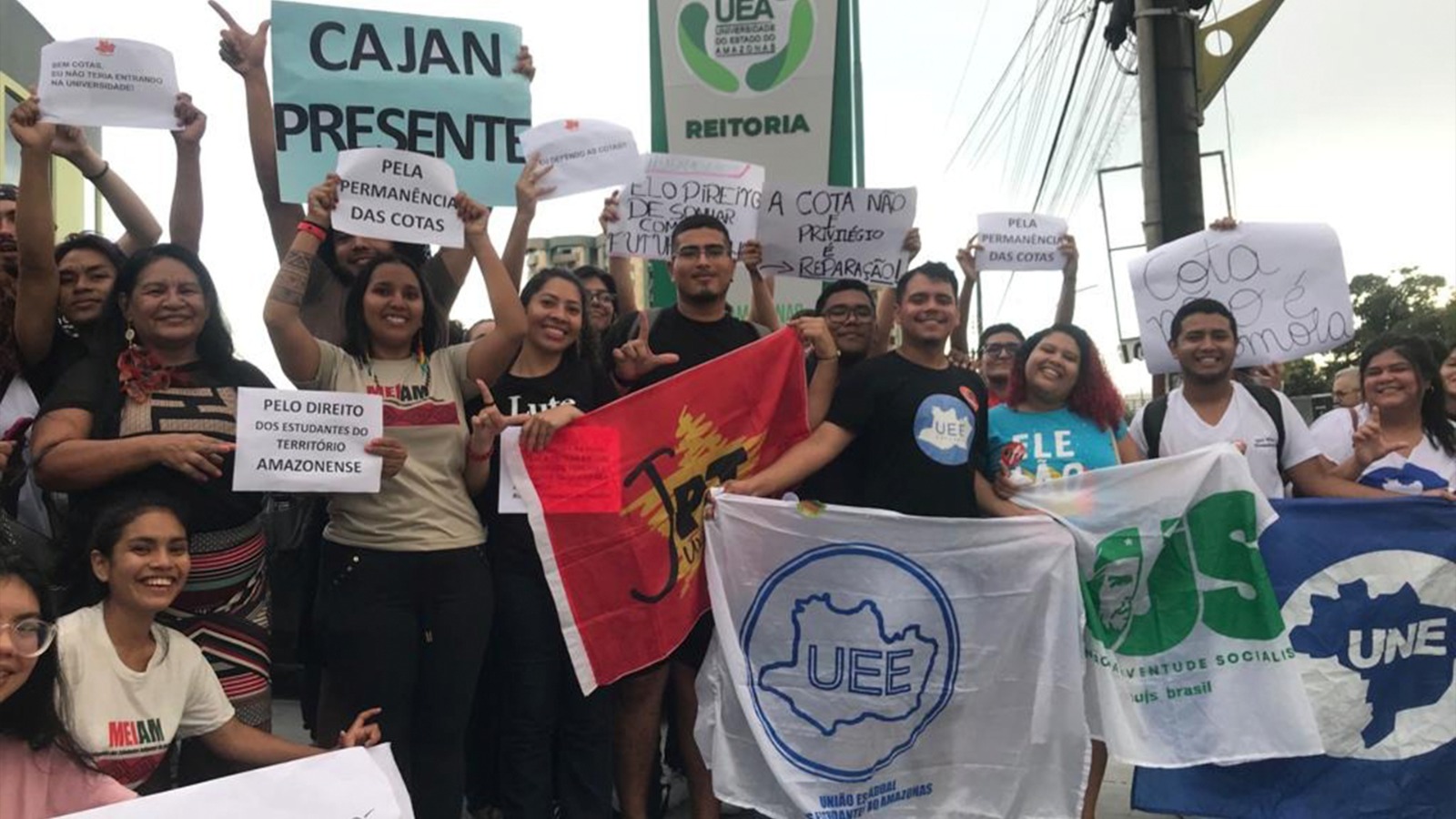 Estudantes da UEA realizam protesto em favor das cotas da instituição