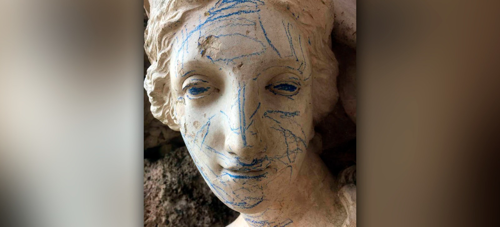 Memorial histórico na Inglaterra tem estátua de ninfa riscada com giz de cera