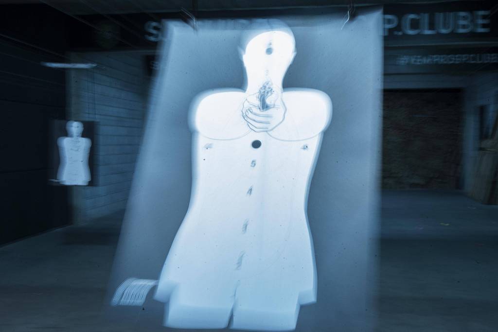 Governo estuda passar para a PF controle sobre CACs e clubes de tiros