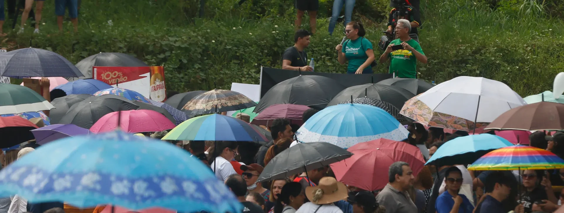 Justiça do Amazonas bloqueia R$ 210 mil do Sinteam por greve dos professores