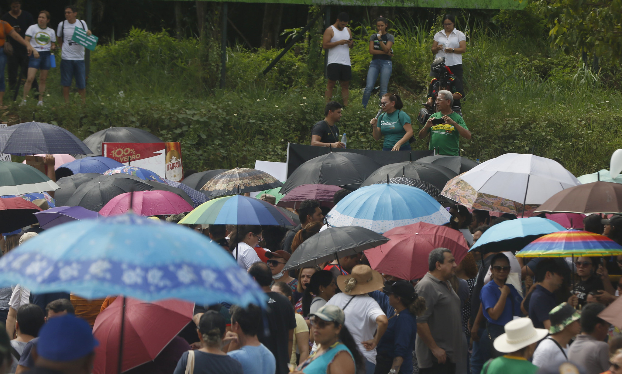 No AM, juristas analisam descontos de faltas de professores em greve