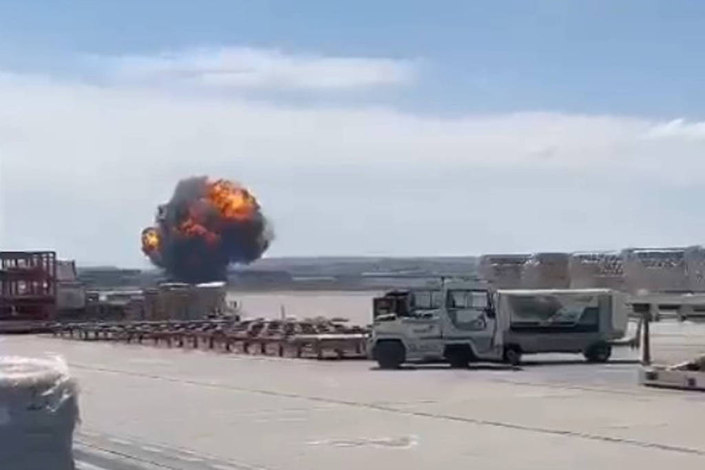 Caça da Força Aérea espanhola cai e explode enquanto piloto realizava práticas de exibição; veja vídeo