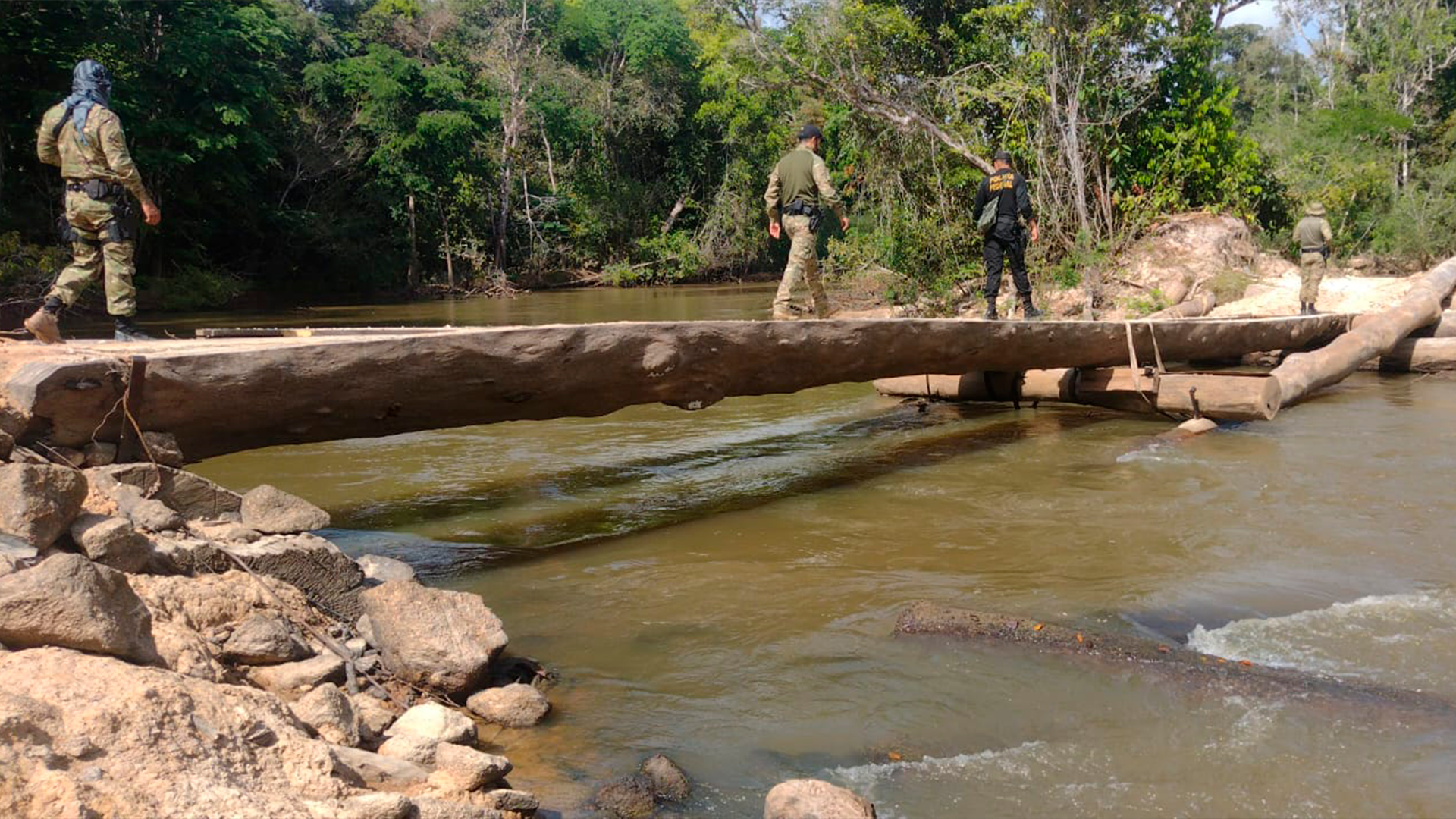 PF destrói duas pontes ilegais em territórios indígenas de Rondônia