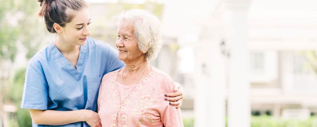 Projeto inclui atendimento por cuidadores de idosos entre os principais serviços domiciliares no SUS