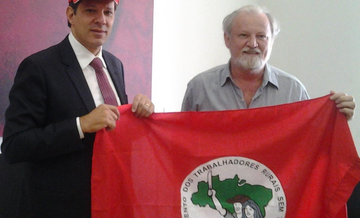 Fernando Haddad faz propaganda de fubá do MST