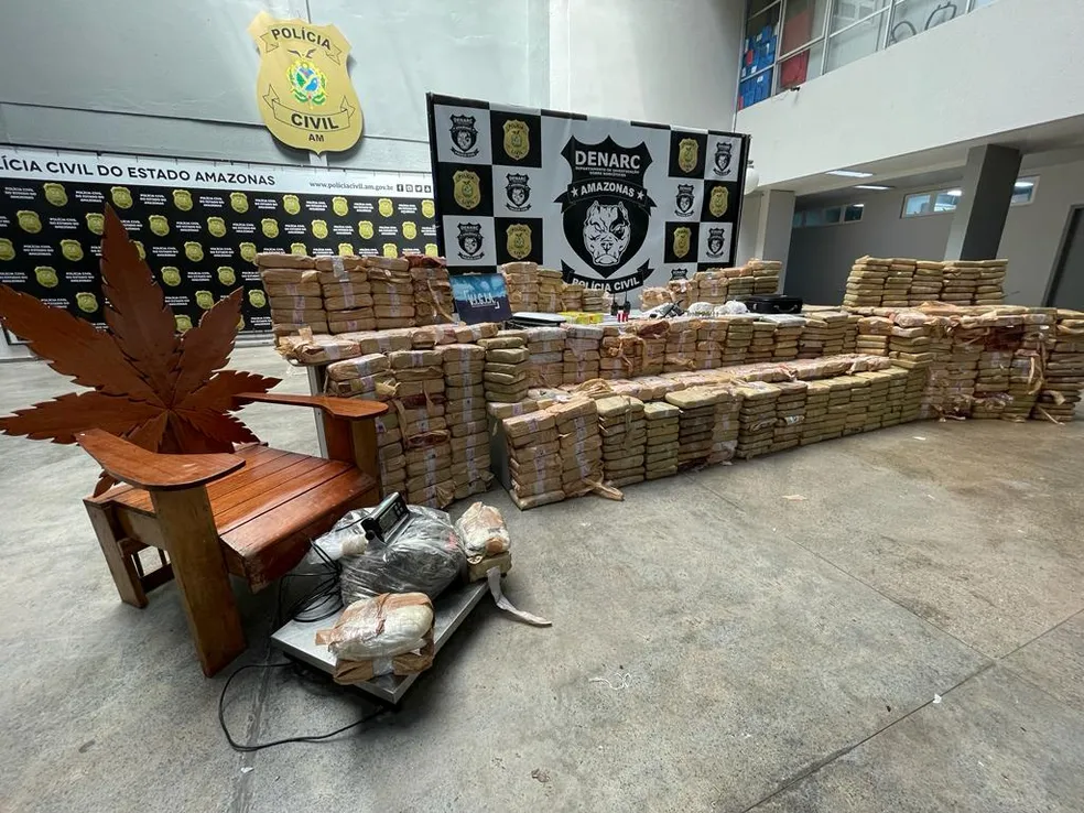 Polícia Civil do AM apreende meia tonelada de drogas e um ‘trono’ de maconha