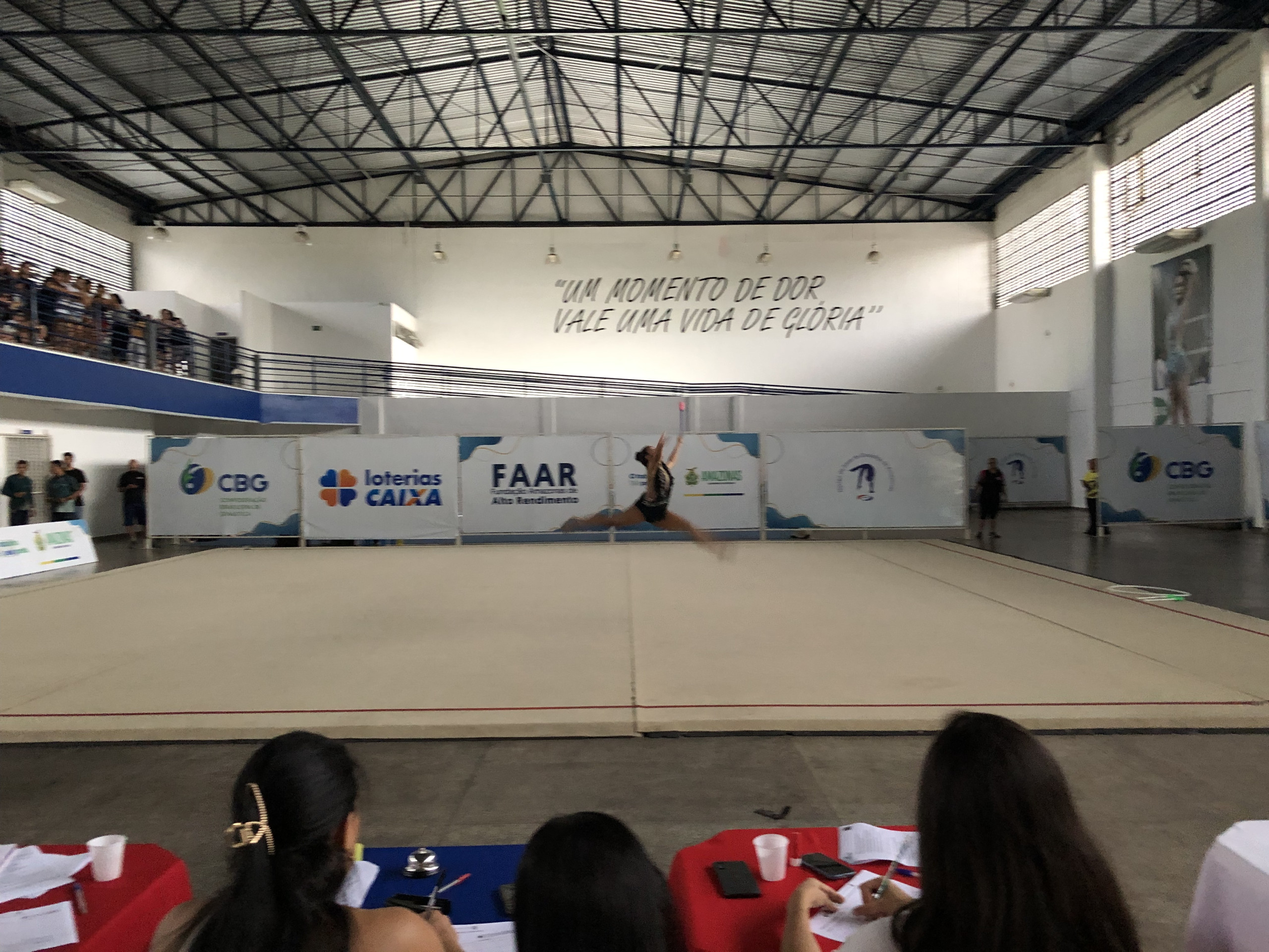 No AM, competição escolar qualifica atletas para campeonato estadual de ginástica
